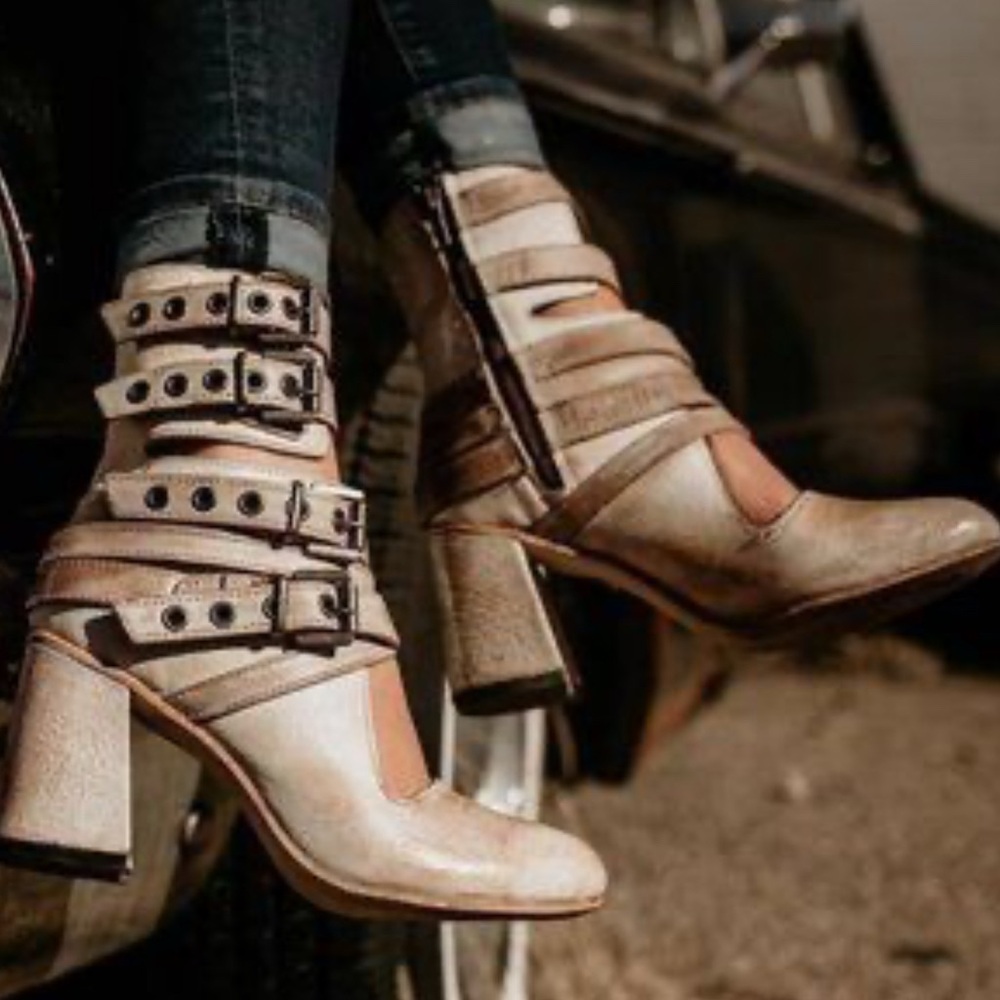 FreeBird Stylish Tan Leather Ankle Boots